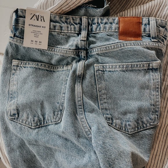 Women’s NWT Zara Straight Jeans Light wash - Picture 8 of 8